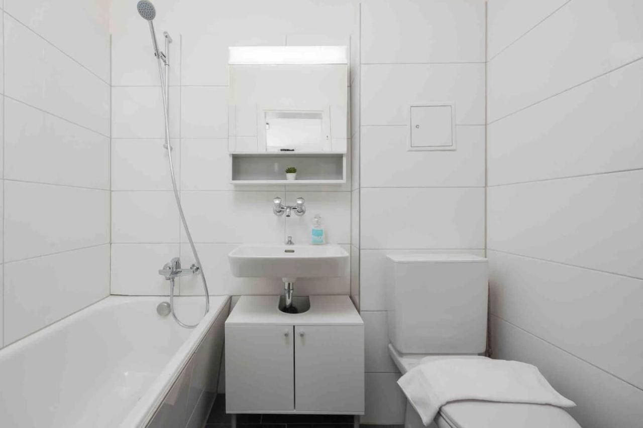 Urban Oasis With Queen Bed And View Be-22 Appartement